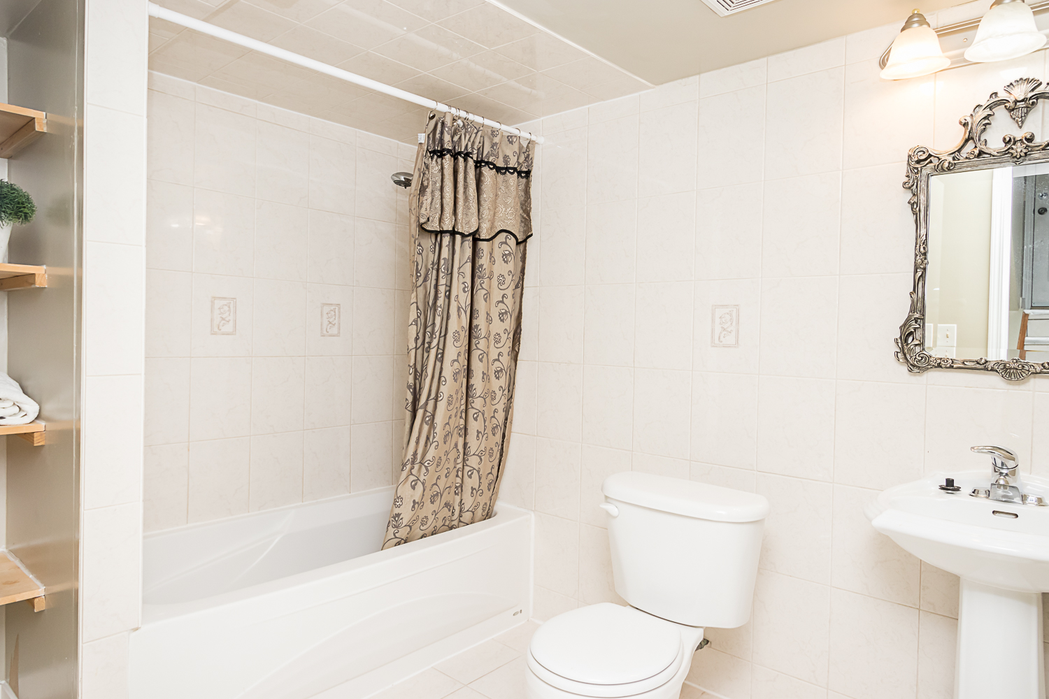 243 Rougeau Avenue - Bathroom