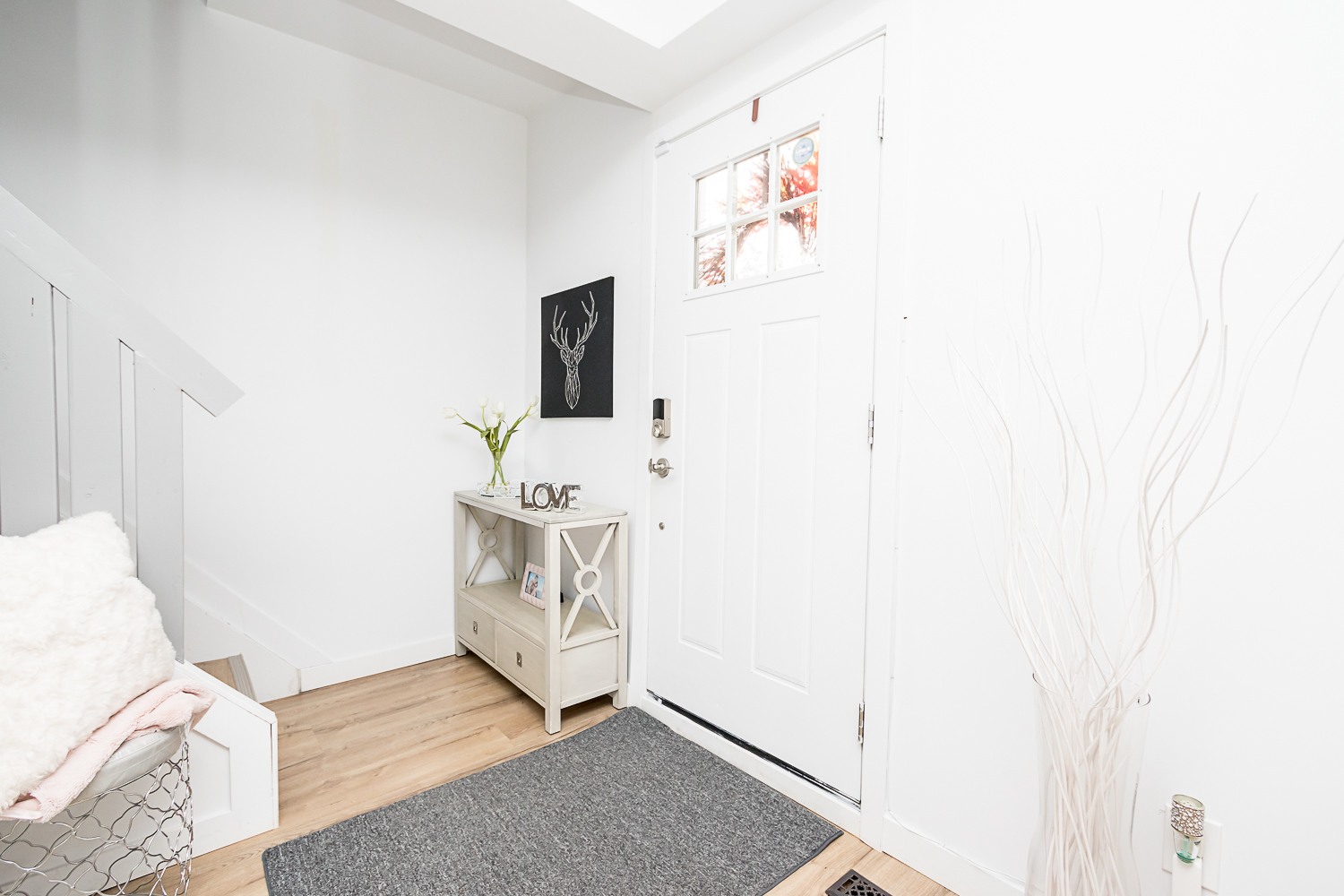 371 Martin Avenue West - Front Entrance