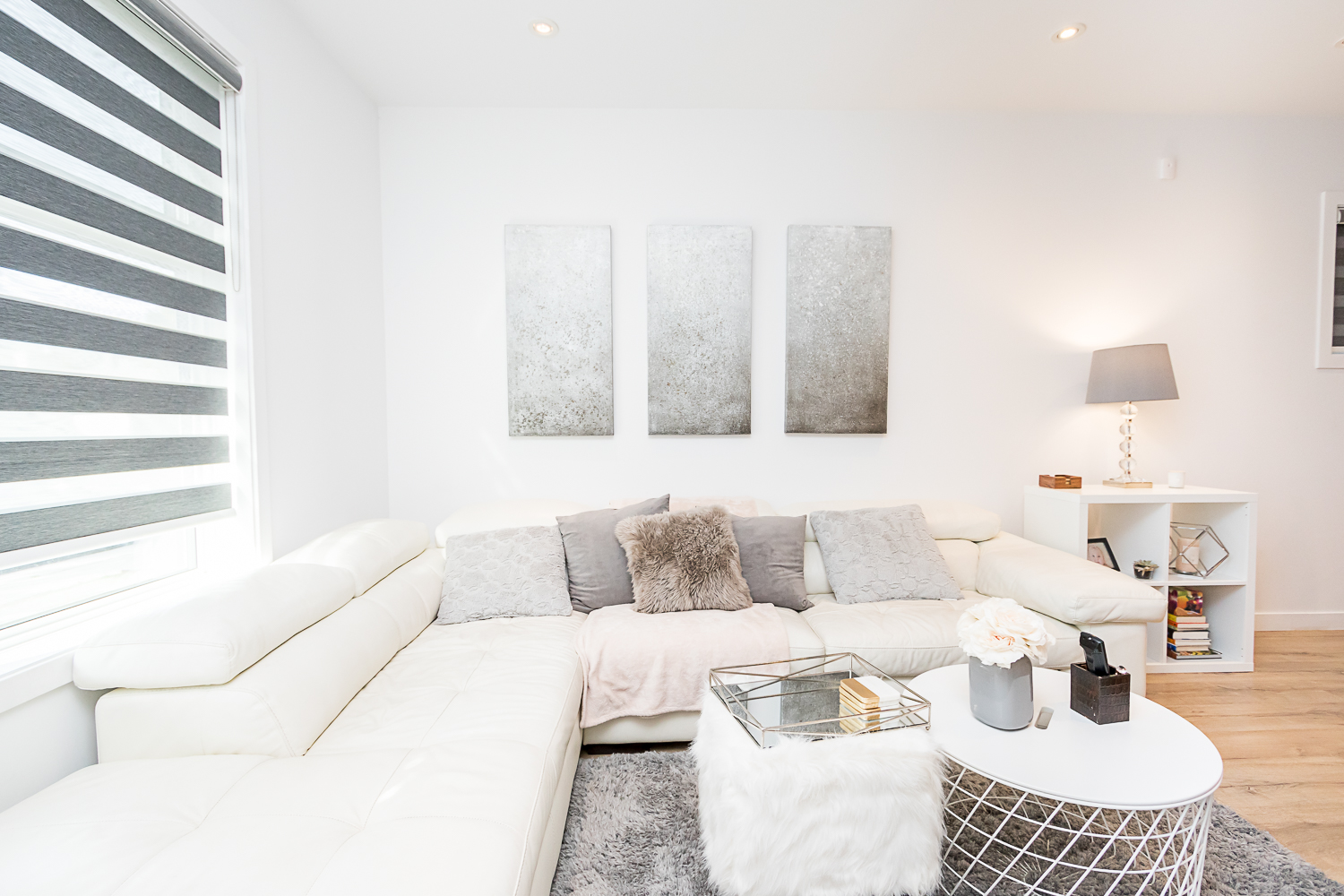 371 Martin Avenue West - Living Room