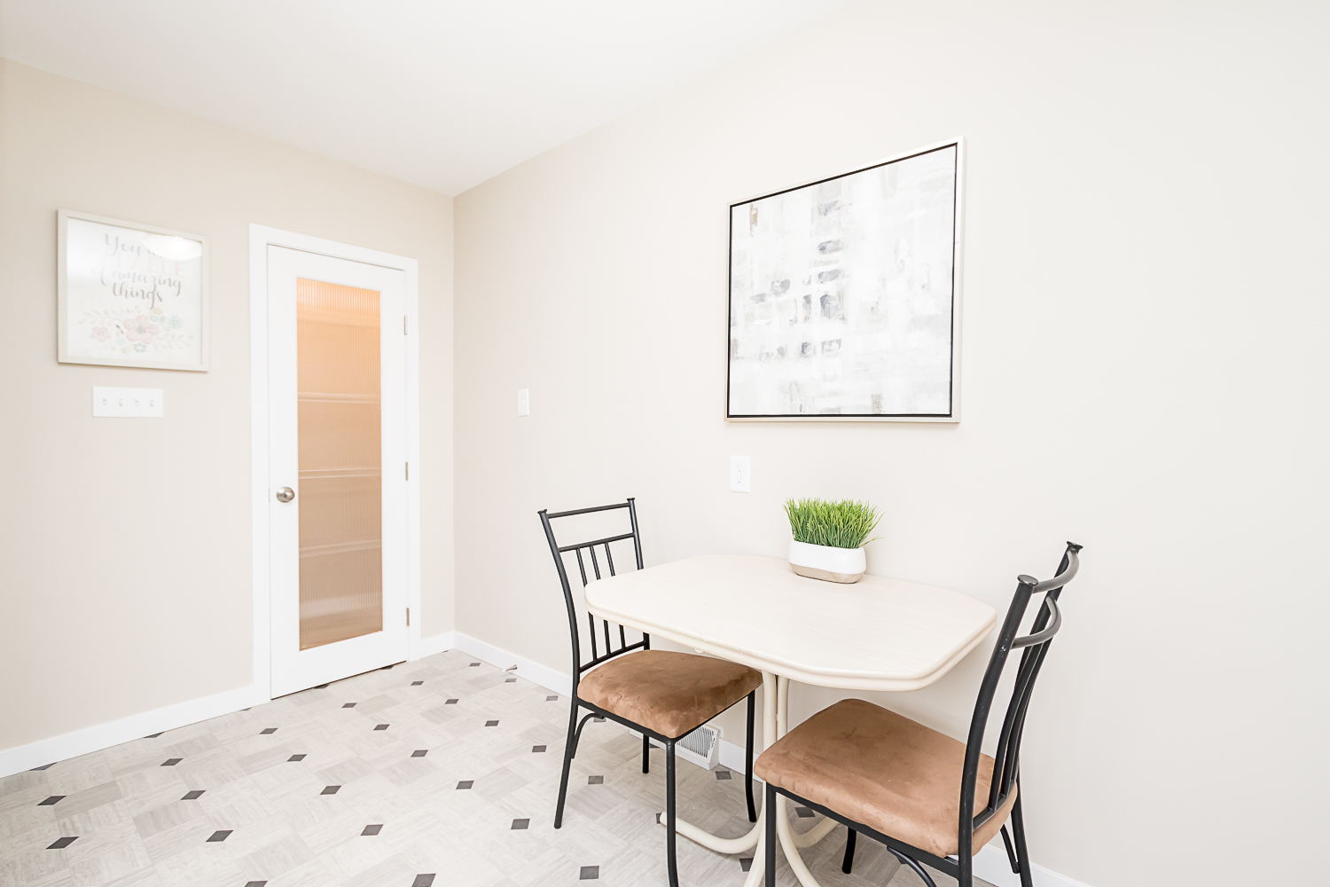 614 Dunrobin Avenue - Kitchen Dining