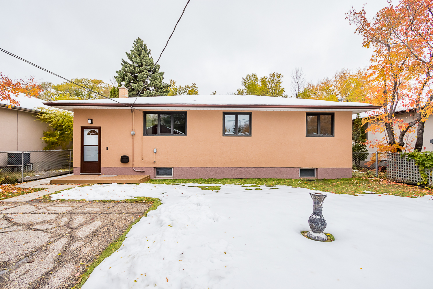 614 Dunrobin Avenue - Backyard