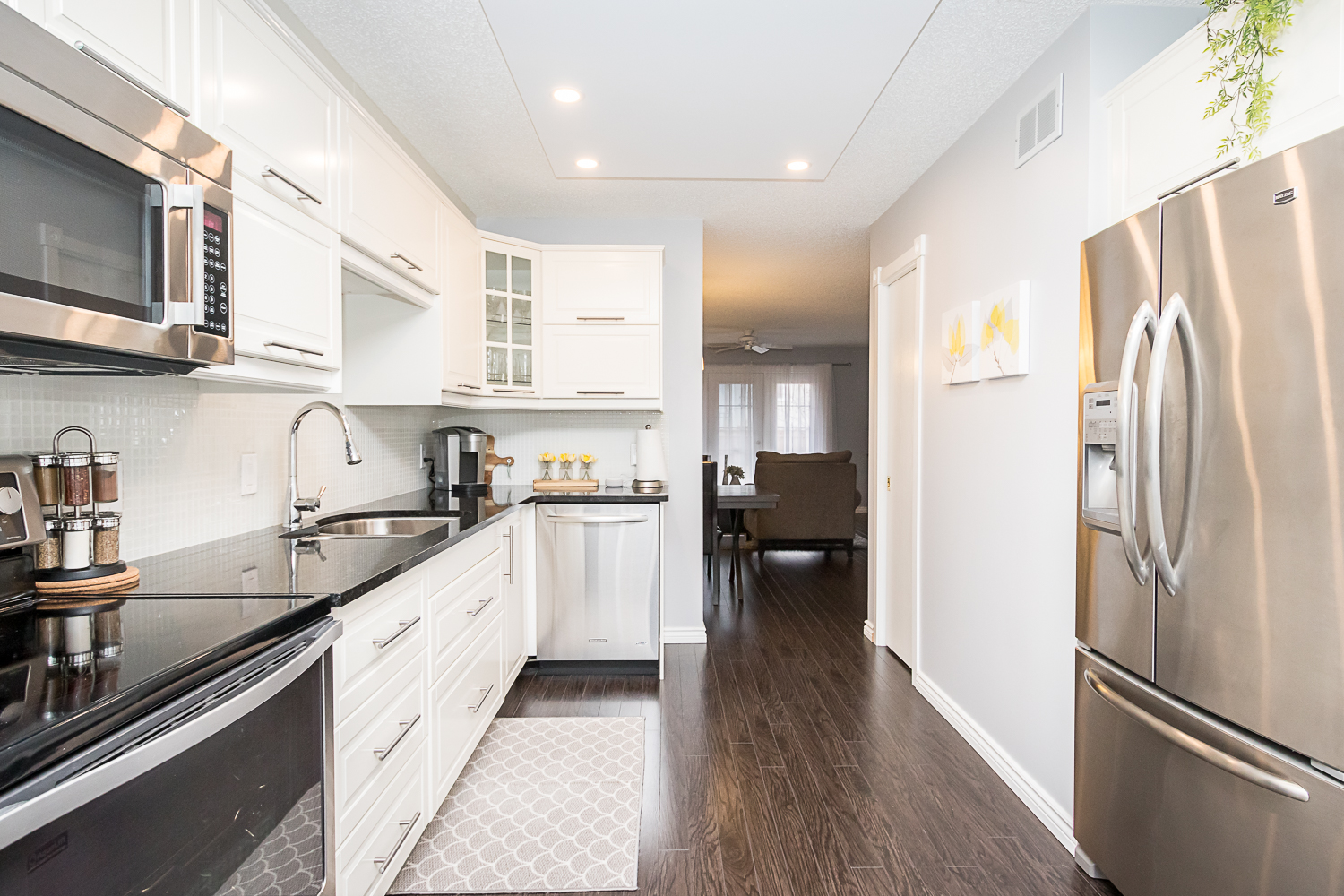 7-225 Dawnville Drive - Kitchen