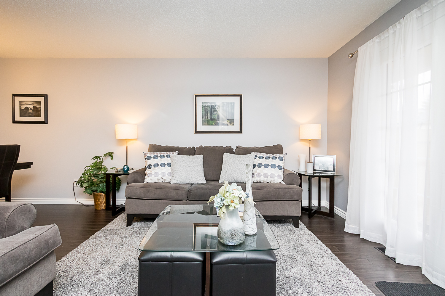 7-225 Dawnville Drive - Living Room