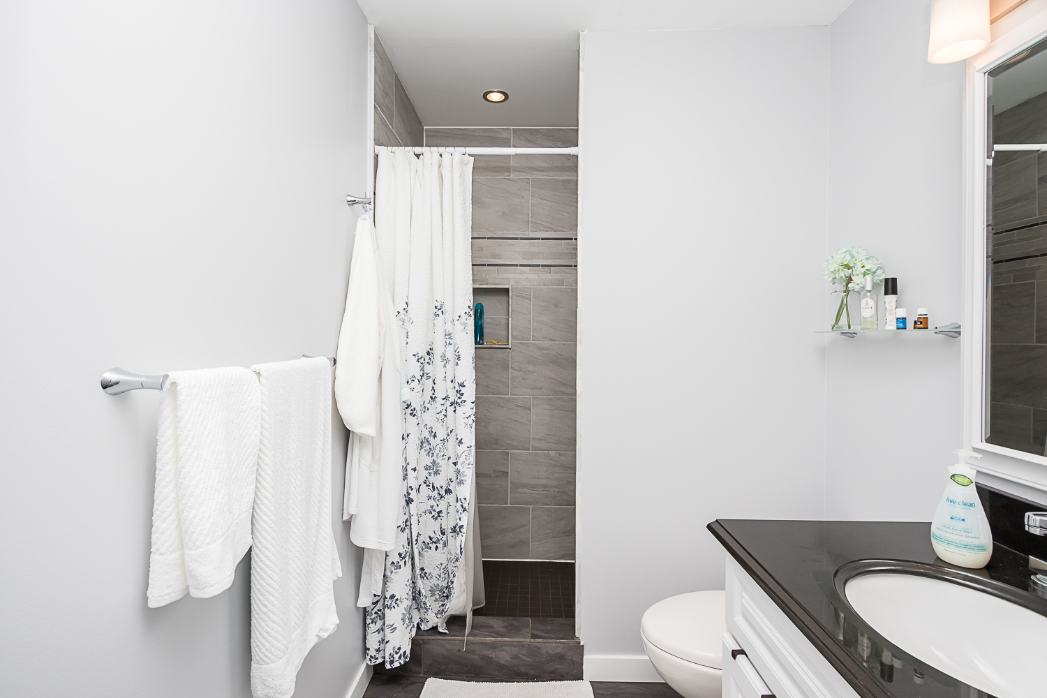 7-225 Dawnville Drive - Master Ensuite