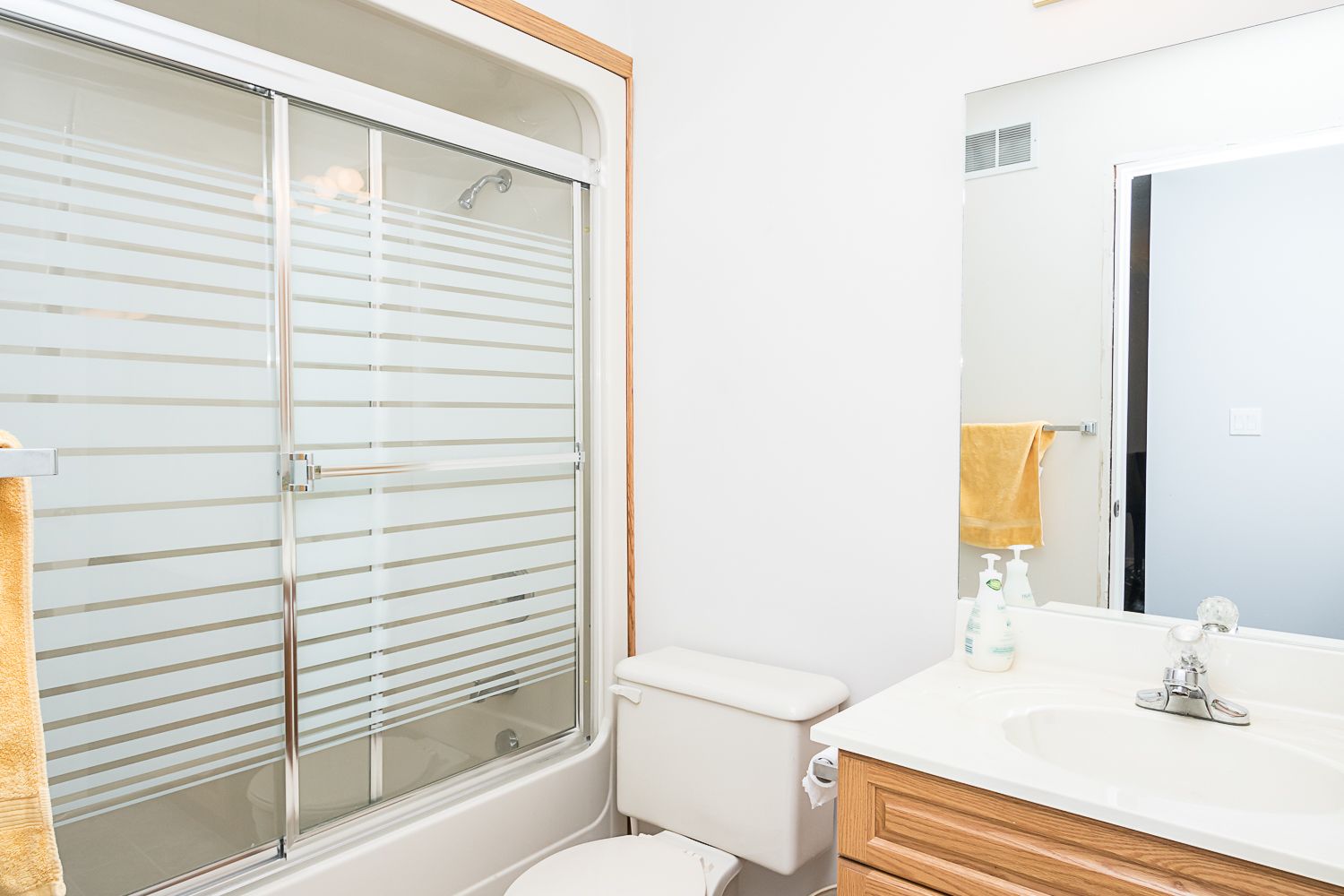7-225 Dawnville Drive - Second Washroom