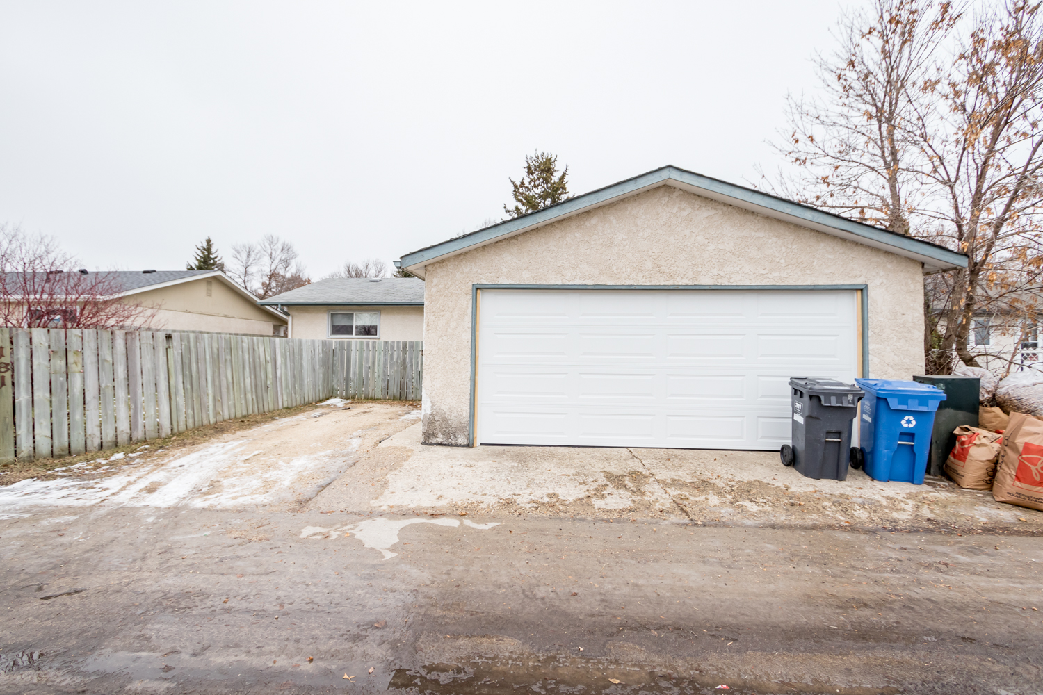 181 Allenby Crescent - Garage