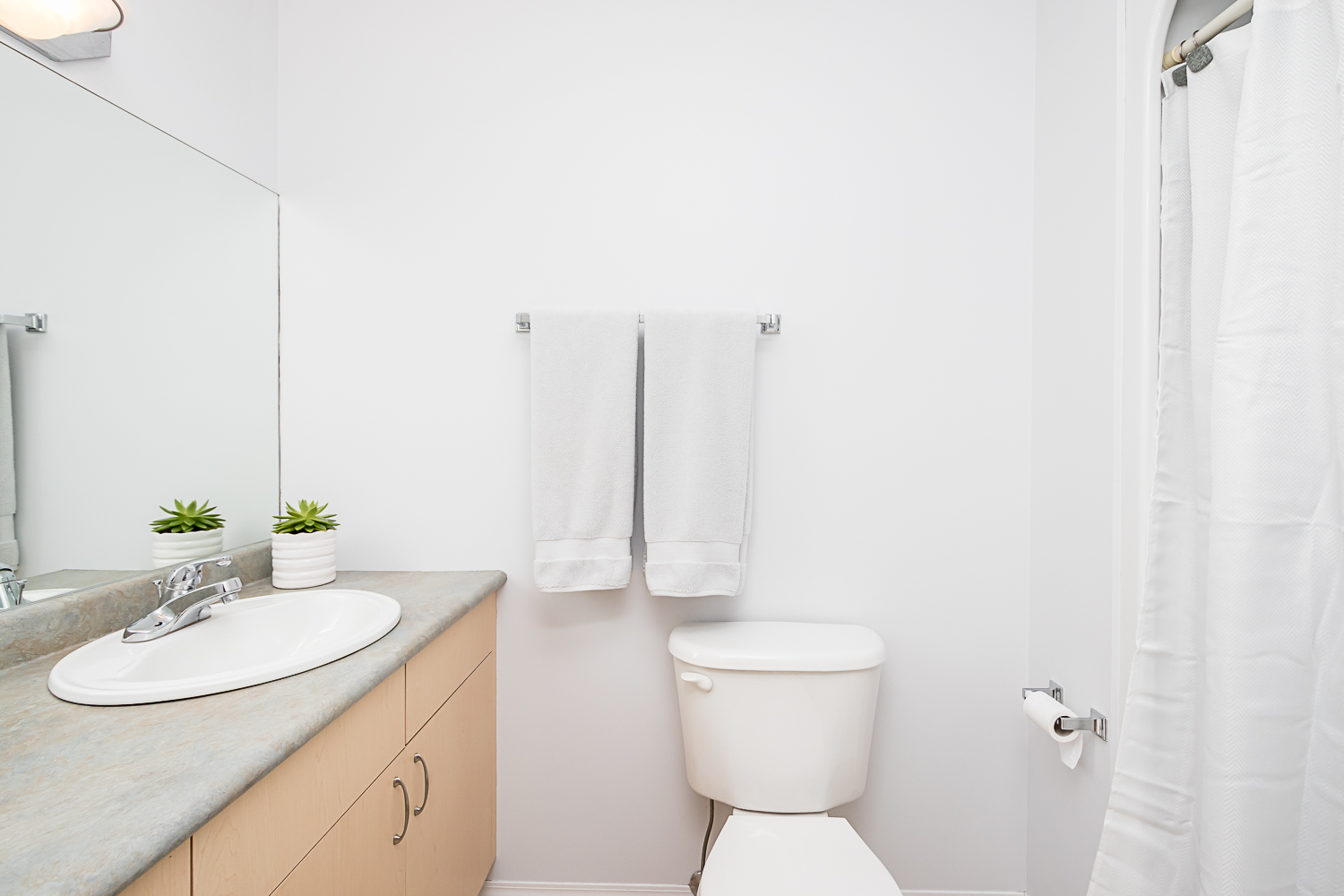 6-704 Dorchester Avenue - Washroom