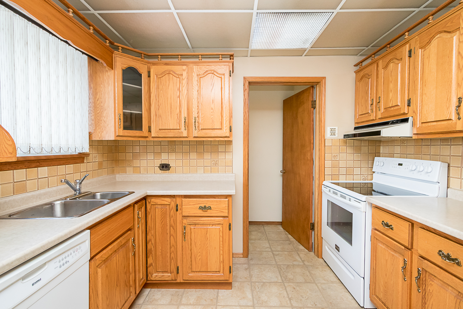 761 Hoskin Avenue - Kitchen