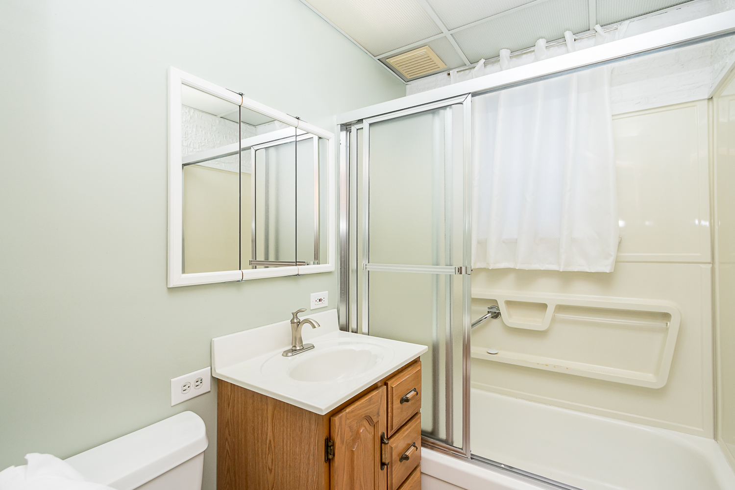 761 Hoskin Avenue - Bathroom
