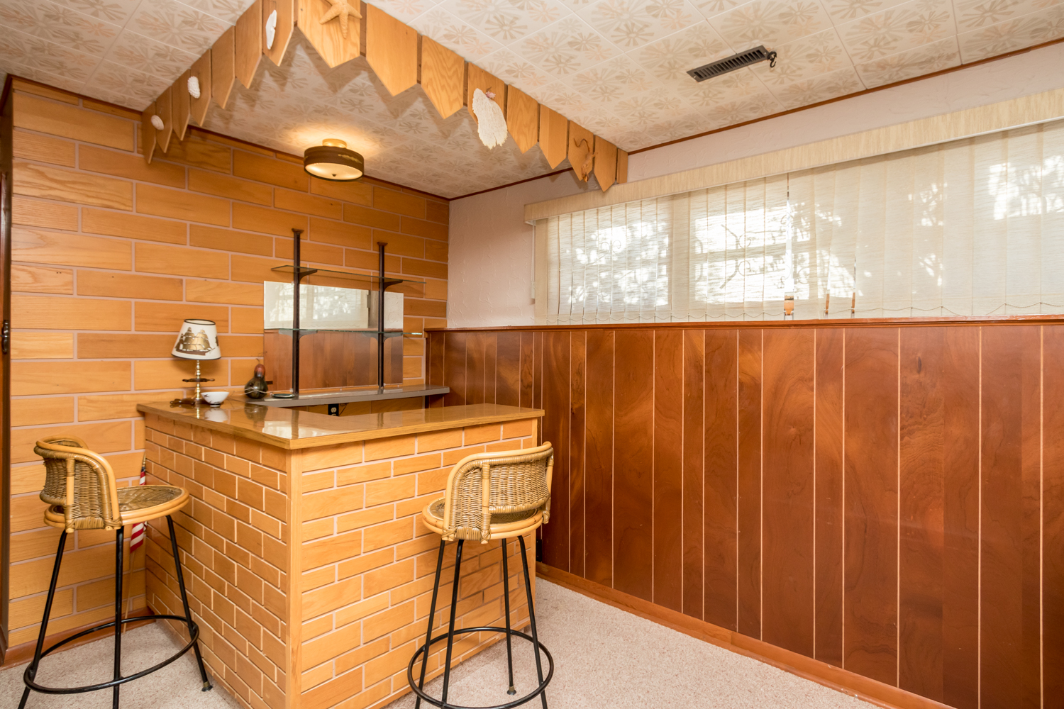 27 Cranbrook Bay - Basement Bar