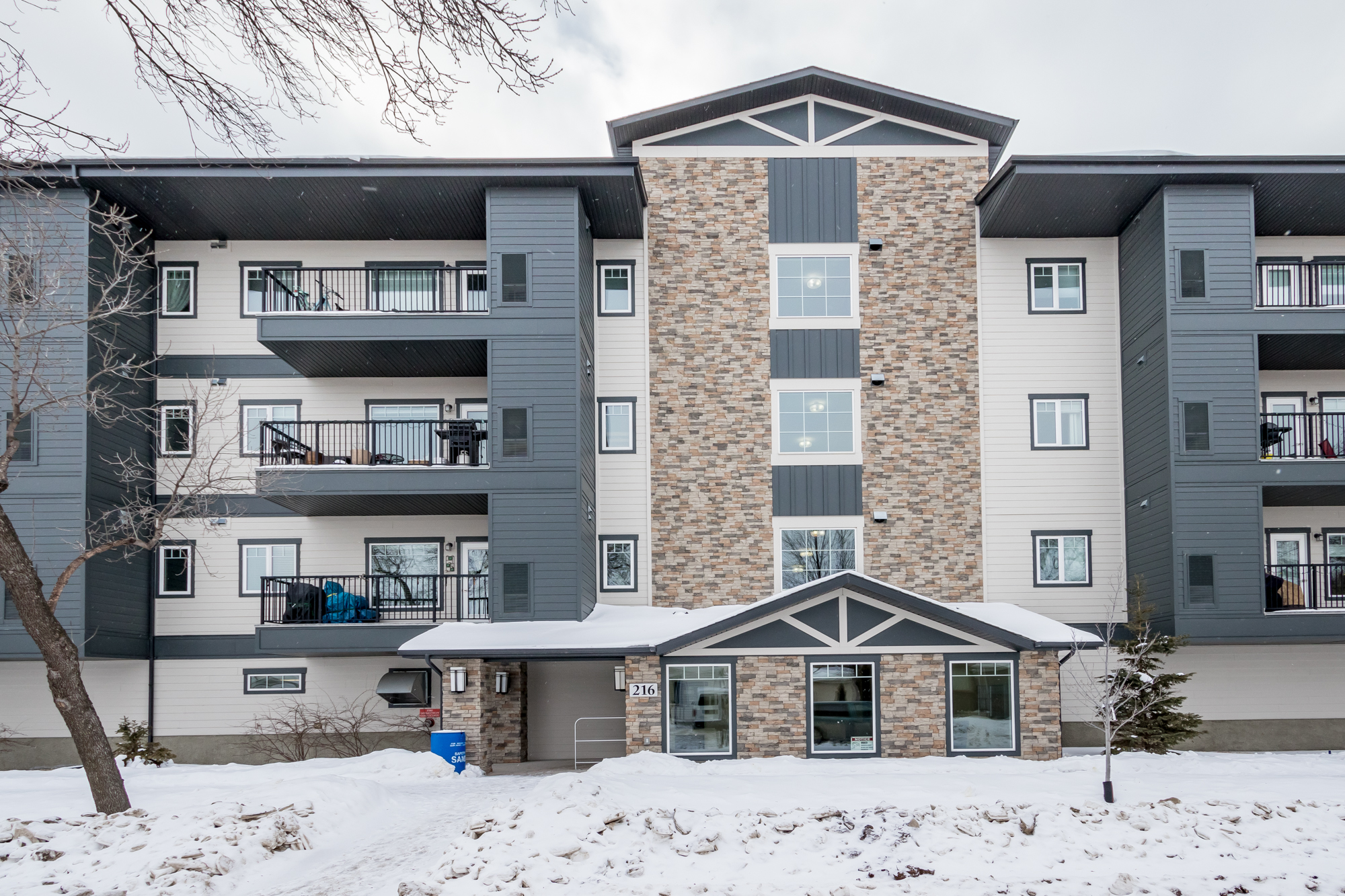 211-216 Melrose Avenue West